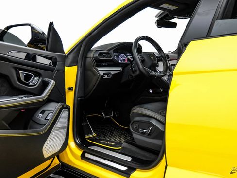 Used 2021 Lamborghini Urus image 39