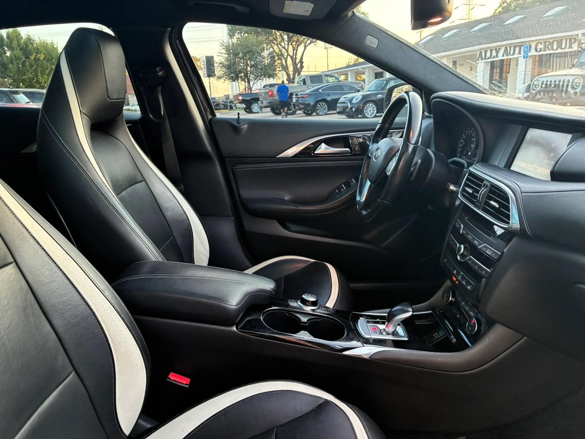 Used 2017 INFINITI QX30 Sport w/ Sport Leather Package FWD image 24