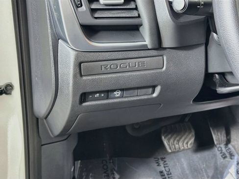 Used 2023 Nissan Rogue S AWD/4WD image 10