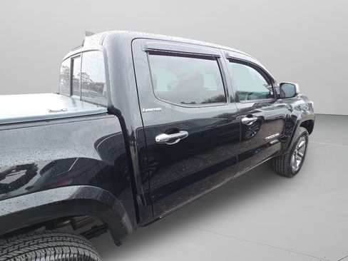 Used 2016 Toyota Tacoma Limited image 29
