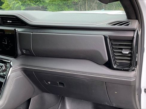 Used 2024 GMC Sierra 2500 AT4X image 17