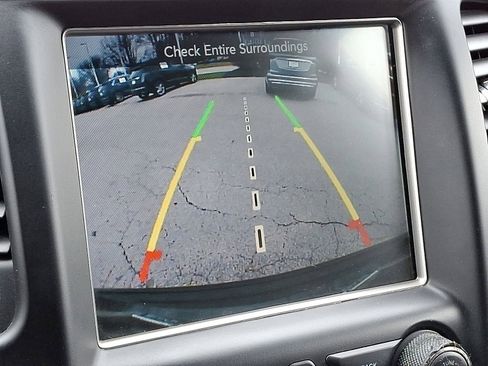 Used 2017 Jeep Grand Cherokee Altitude image 15