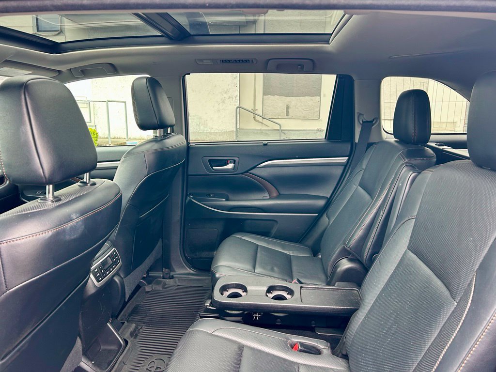 Used 2017 Toyota Highlander Limited Platinum AWD/4WD image 12