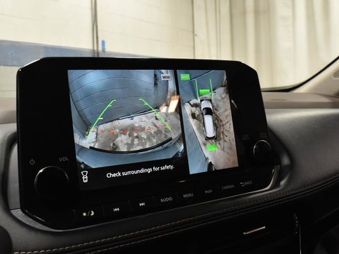 Used 2023 Nissan Rogue SL w/ SL Premium Package image 15