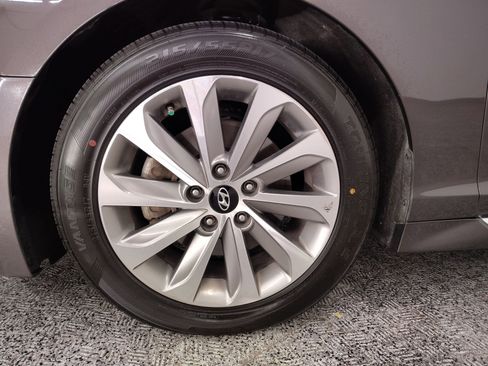 Used 2016 Hyundai Sonata Sport w/ Option Group 03 image 12