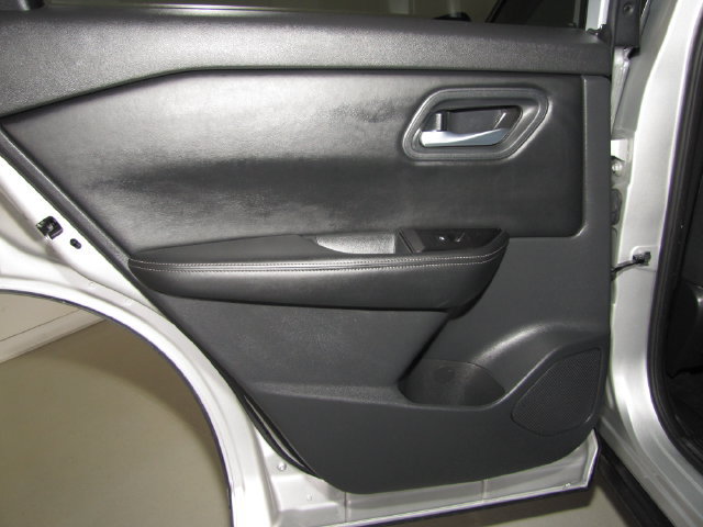 Used 2025 Nissan Rogue SV FWD image 36