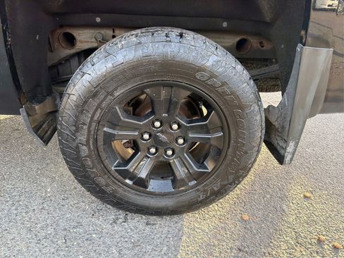 Used 2017 Chevrolet Silverado 1500 LT w/ Midnight Edition image 16