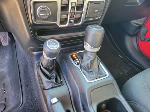 Used 2021 Jeep Wrangler Unlimited Sport image 23