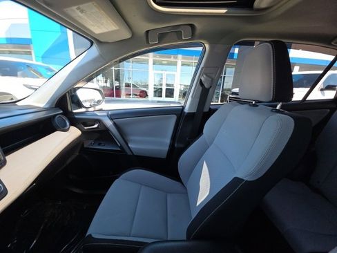 Used 2018 Toyota RAV4 XLE image 20