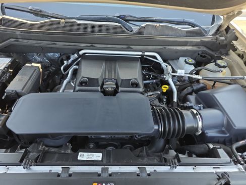 Certified 2024 Chevrolet Colorado ZR2 w/ Technology Package AWD/4WD image 31