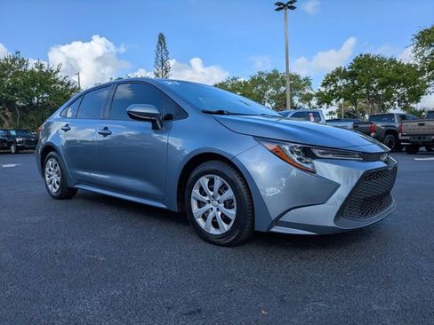 Used 2021 Toyota Corolla LE image 2