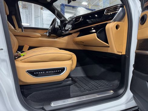 Used 2022 Jeep Grand Wagoneer Series III w/ Rear Seat Video Group 1 image 22