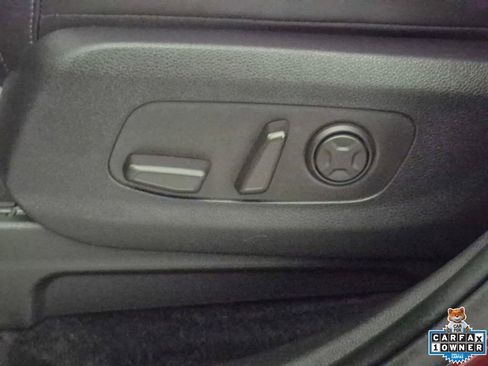 Used 2025 Kia Carnival FWD image 15