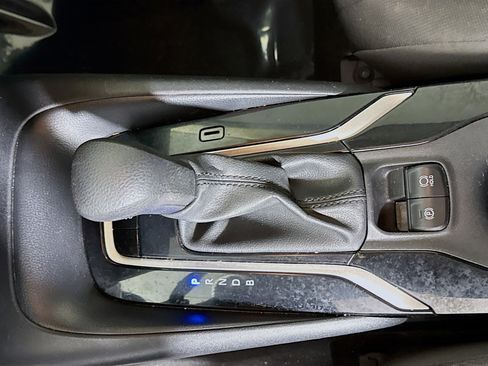 Used 2020 Toyota Corolla LE image 20