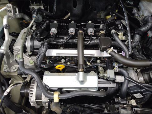 Used 2025 Nissan Versa SV FWD image 30