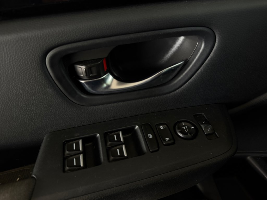Used 2025 Honda Pilot Sport image 25