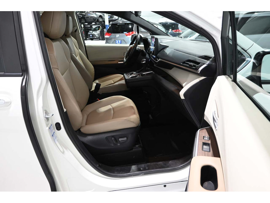 Used 2021 Toyota Sienna XLE AWD/4WD image 16