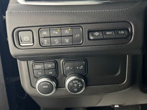 Used 2022 GMC Yukon XL Denali image 37