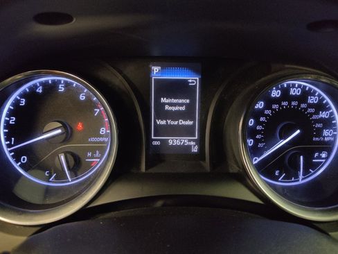 Used 2020 Toyota Camry SE FWD image 23