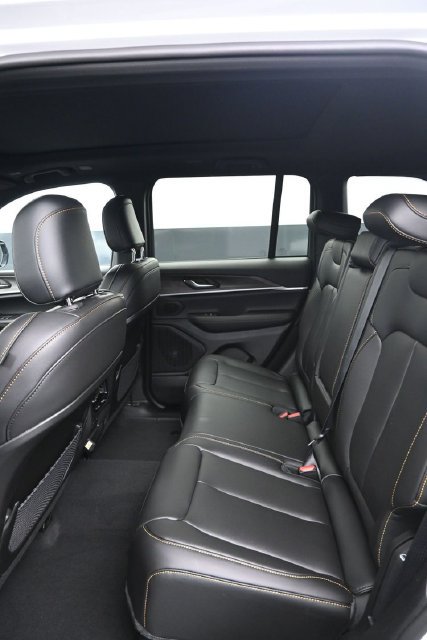 New 2026 Jeep Grand Cherokee Limited AWD/4WD image 7