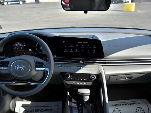 Used 2024 Hyundai Elantra SEL image 36