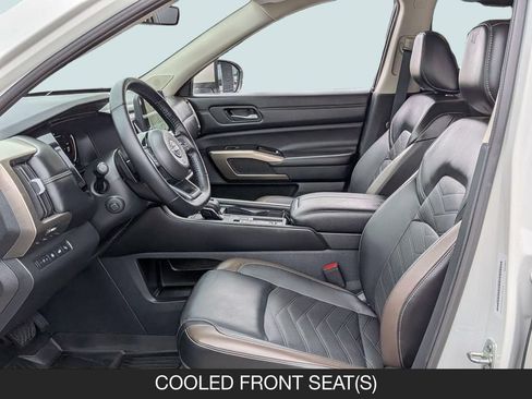Used 2024 Nissan Pathfinder Platinum FWD image 14