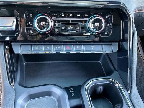 Used 2024 GMC Sierra 2500 AT4 w/ AT4 Premium Plus Package AWD/4WD image 17