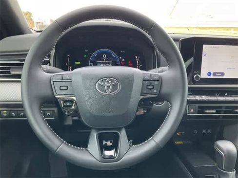 Used 2025 Toyota Camry SE image 19