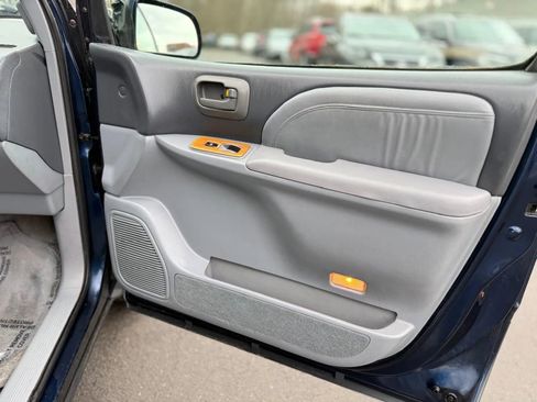 Used 2001 Toyota Sienna XLE image 26