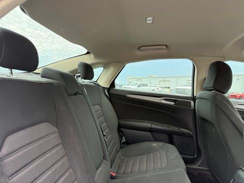 Used 2020 Ford Fusion SE FWD image 8