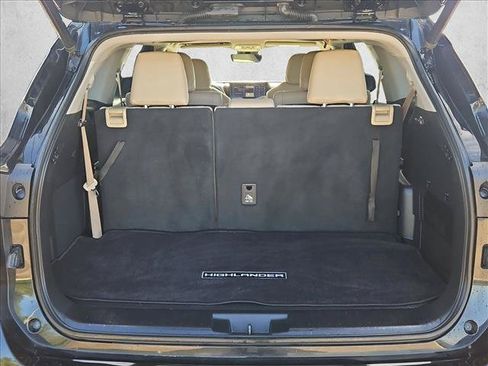Used 2020 Toyota Highlander Limited FWD image 6