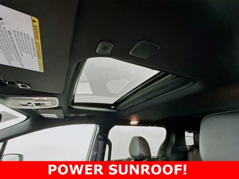 Certified 2025 Toyota Sienna Platinum image 11