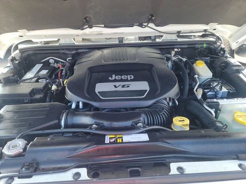 Used 2016 Jeep Wrangler Unlimited Rubicon image 9