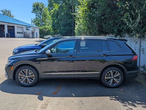 Used 2024 Volkswagen Tiguan Wolfsburg Edition AWD/4WD image 2