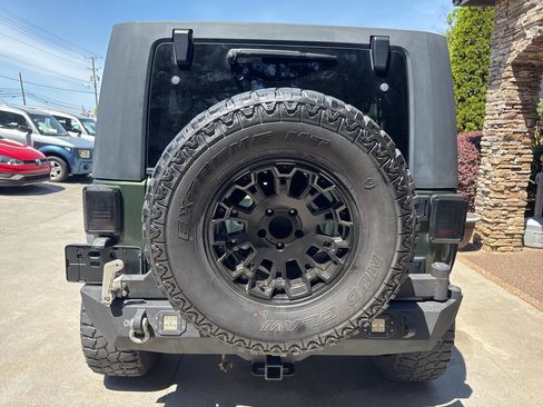 Used 2008 Jeep Wrangler Unlimited Sahara AWD/4WD image 4