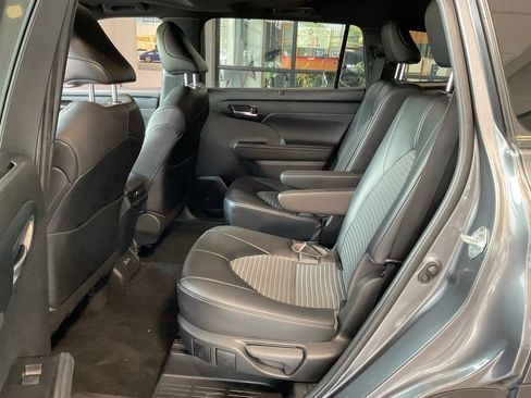 Used 2023 Toyota Highlander XSE AWD/4WD image 21