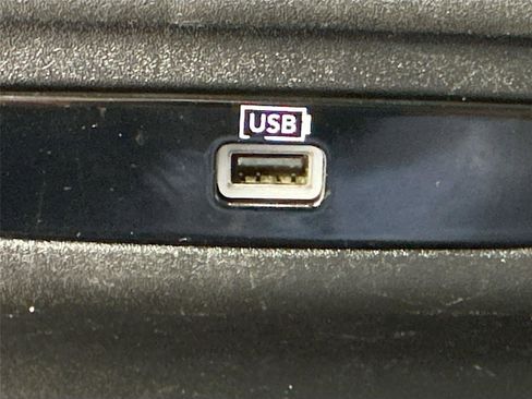 Used 2019 Chrysler Pacifica Limited image 24