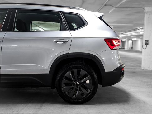 Used 2022 Volkswagen Taos S image 14