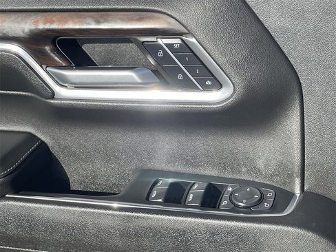 Used 2024 GMC Sierra 1500 SLT image 32