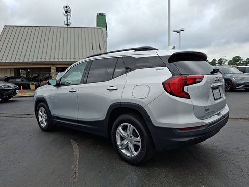 Used 2020 GMC Terrain SLE w/ Driver Convenience Package FWD image 4