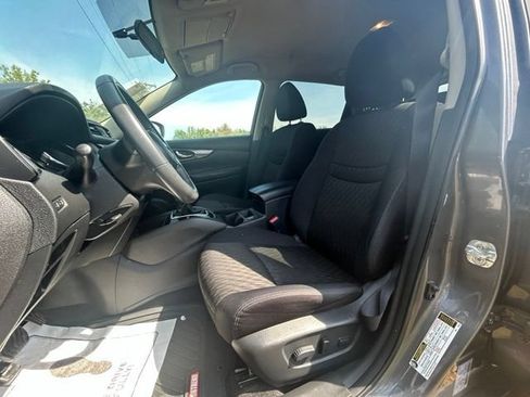 Used 2017 Nissan Rogue SV w/ SV Family Package FWD image 27