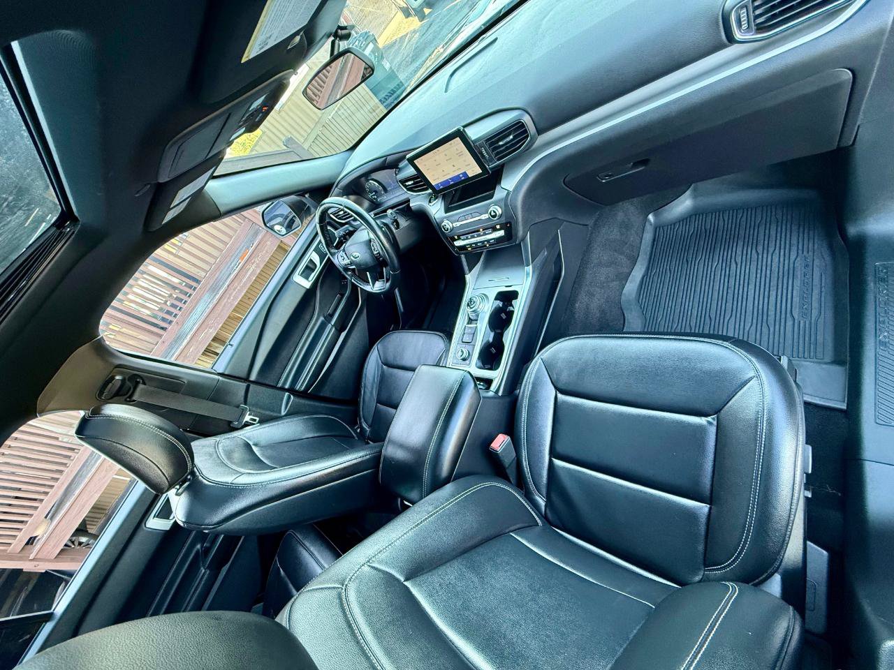 Used 2020 Ford Explorer XLT w/ Equipment Group 202A AWD/4WD image 29