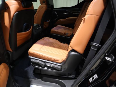 Used 2024 Cadillac Escalade Premium Luxury AWD/4WD image 18
