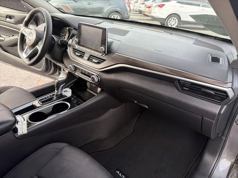 Used 2024 Nissan Altima 2.5 SV image 20