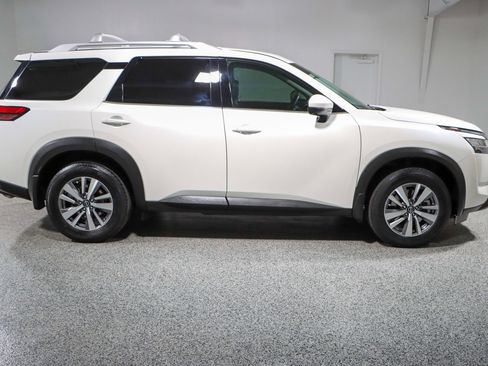 Used 2023 Nissan Pathfinder SL w/ Lighting Package (N92) image 6