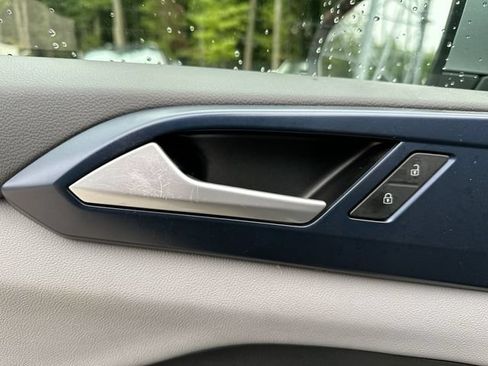 Used 2023 Volkswagen Taos SE w/ Panoramic Sunroof Package FWD image 46