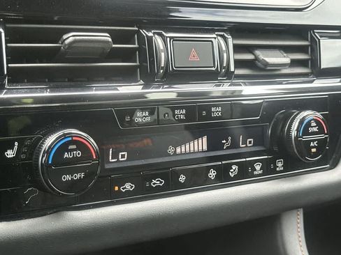 Used 2023 Nissan Pathfinder SV AWD/4WD image 27