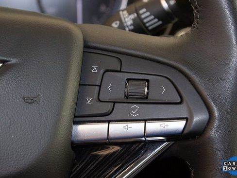 Used 2025 Cadillac XT6 Premium Luxury image 27