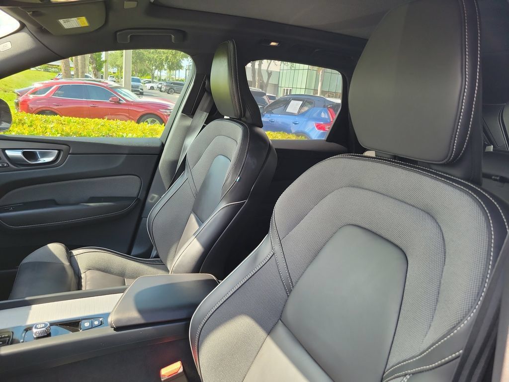 Certified 2024 Volvo XC60 T8 Ultimate w/ Protection Package Premier AWD/4WD image 18