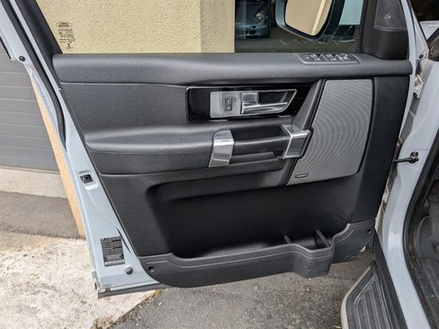 Used 2016 Land Rover LR4 HSE image 17